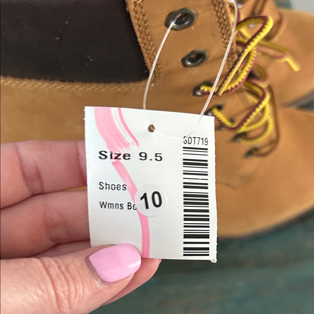 Timberland Women's Heeled Boots (no box) minor scuffing shown original $152 - Picture 3 of 10